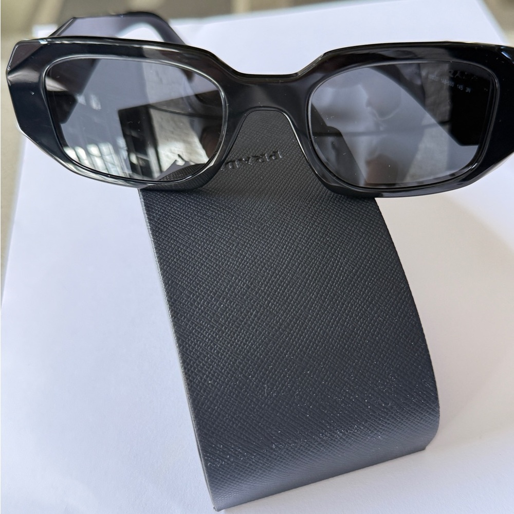 Black Rectangular Prada Sunglasses No Scratches L… - image 6